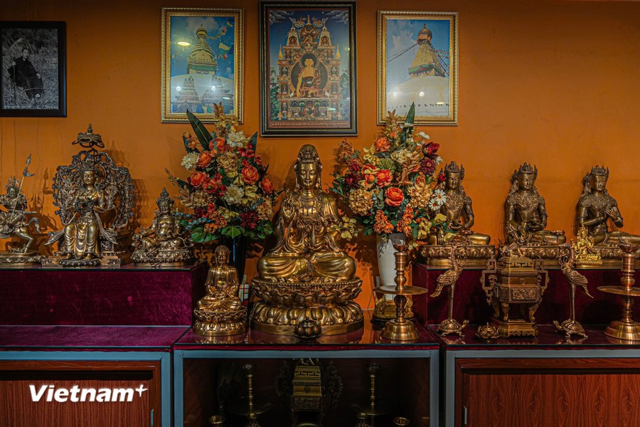 Estatuas de bronce de Buda y Bodhisattva. (Foto: VNA)