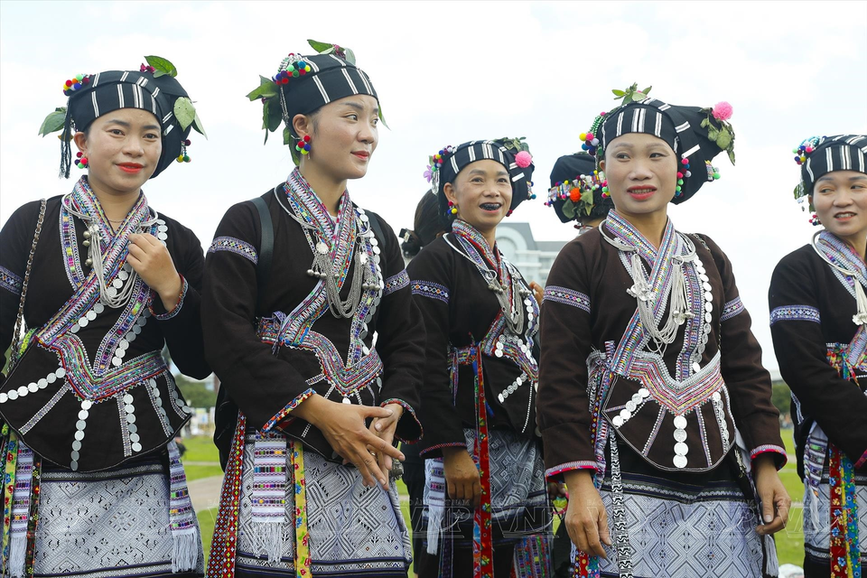 Las mujeres Lu lucen elegantes con trajes tradicionales hechos por ellas mismas. (Foto: VNA)