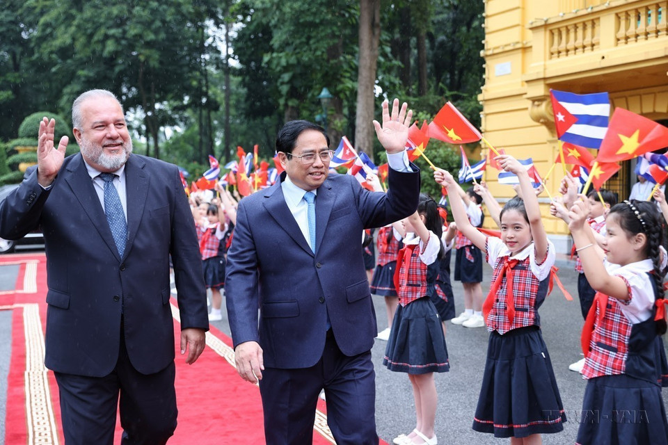 El primer ministro Pham Minh Chinh recibió el 29 de septiembre de 2022 a su homólogo cubano, Manuel Marrero Cruz, en visita oficial a Vietnam. (Fuente: VNA)