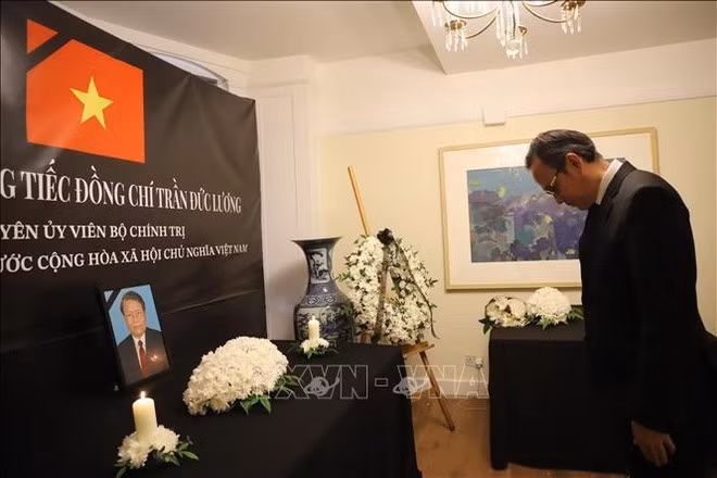laos-uk.jpg