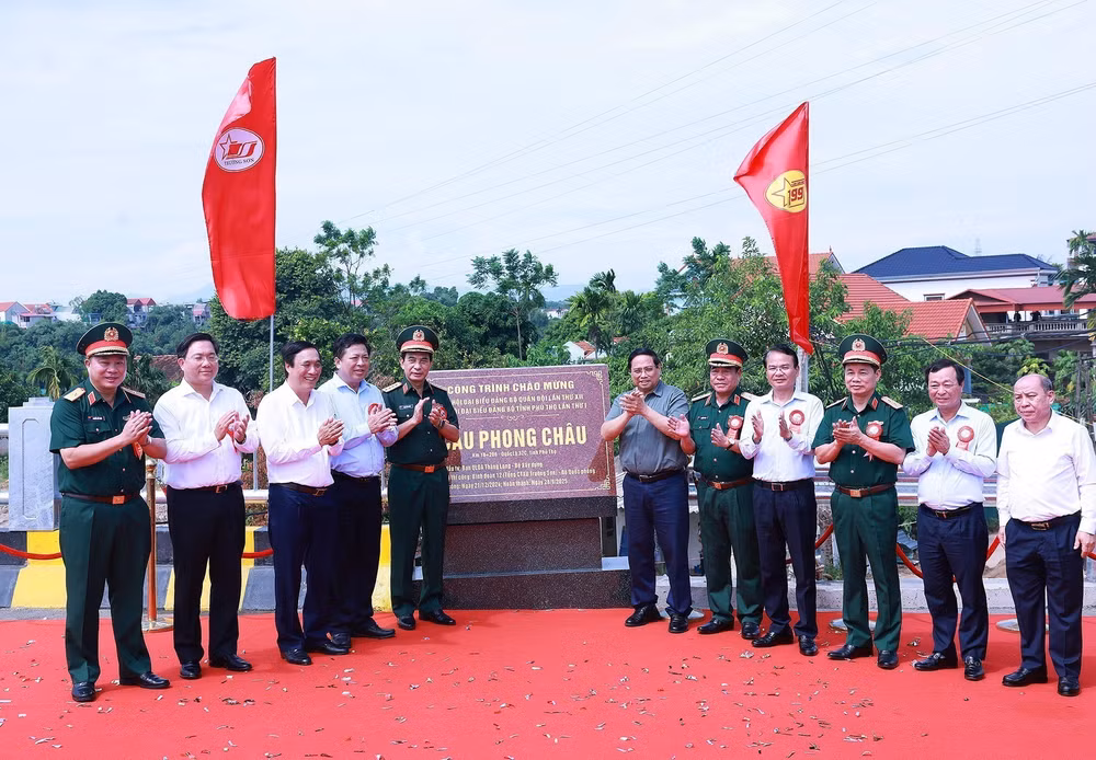 vna-potal-thu-tuong-du-le-khanh-thanh-cau-phong-chau-moi-8301619.jpg