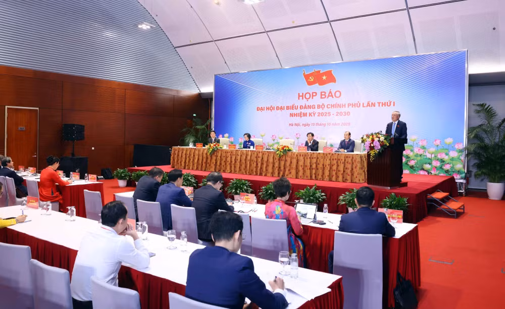 vna-potal-hop-bao-dai-hoi-dai-bieu-dang-bo-chinh-phu-lan-thu-nhat-8336466.jpg
