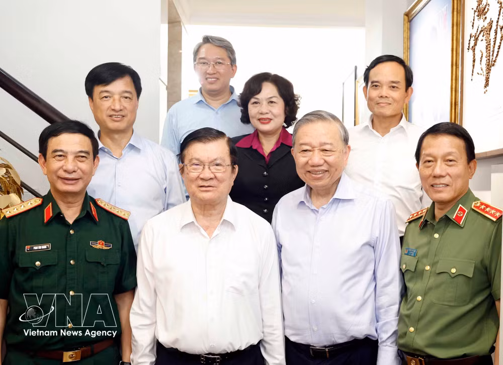 vnanet-potal-tong-bi-thu-chu-tich-nuoc-tham-cac-dong-chi-nguyen-lanh-dao-dang-nha-nuoc-8728011.jpg