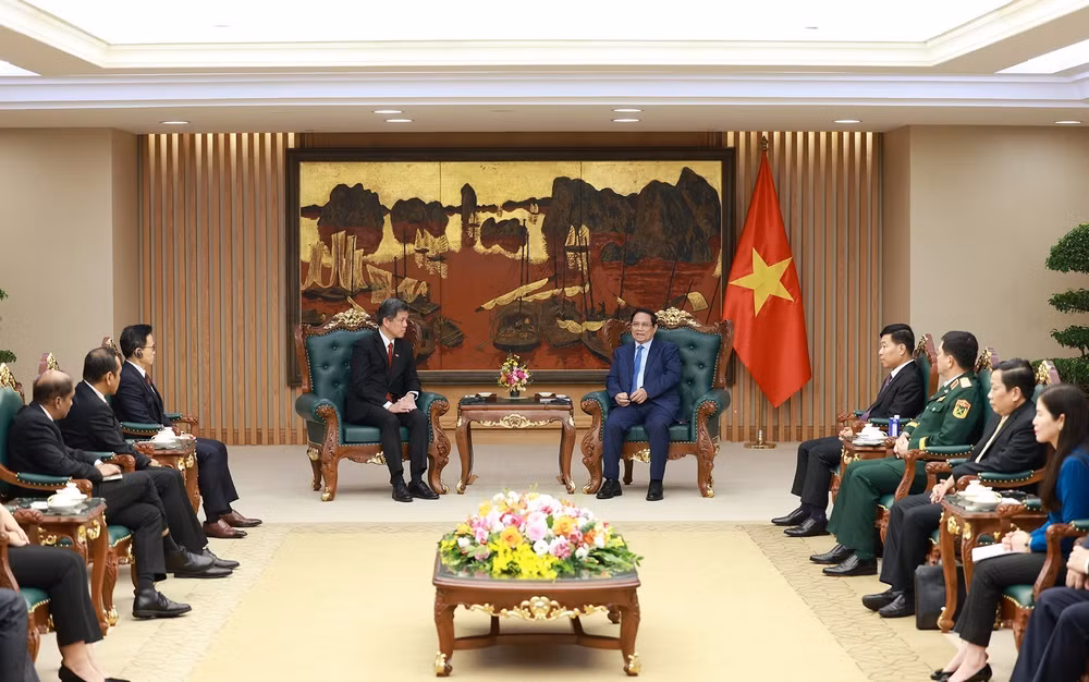 vna-potal-thu-tuong-tiep-bo-truong-dieu-phoi-cac-dich-vu-cong-kiem-bo-truong-quoc-phong-singapore-8163727.jpg