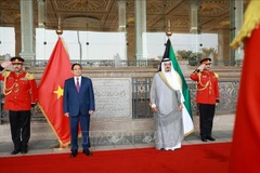 El primer ministro de Kuwait, el jeque Ahmad Abdullah Al-Ahmad Al-Sabah, preside la ceremonia de bienvenida a su homólogo de Vietnam, Pham Minh Chinh. (Foto: VNA)
