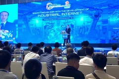 El subdirector del Centro de Internet de Vietnam, Nguyen Truong Giang, pronuncia el discurso inaugural de la sesión plenaria de la conferencia. (Fuente: Periódico Nhan Dan)