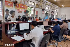 El Centro de Servicios Administrativos Públicos de la comuna Tua Sin Chai, en la provincia de Lai Chau, se ha convertido rápidamente en un punto de referencia cercano y habitual para los residentes locales cada vez que necesitan realizar trámites administrativos. (Foto: VNA)