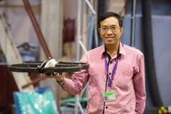 Tran Phi Vu, en el laboratorio de investigación de la Universidad de Nueva Gales del Sur, Australia. (Foto: VNA)