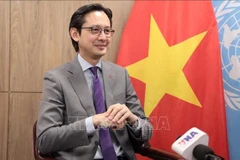 Embajador Do Hung Viet, jefe de la misión permanente de Vietnam ante las Naciones Unidas en una entrevista concedida a corresponsales de la Agencia Vietnamita de Noticias en Nueva York (Foto: VNA)
