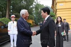 El presidente de Vietnam, Luong Cuong, recibe al presidente del Consejo Europeo, António Costa, de visita oficial al país indochino. (Foto: VNA)