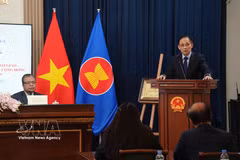 El canciller vietnamita Le Hoai Trung, enviado especial del secretario general To Lam, en el evento. (Foto: VNA)
