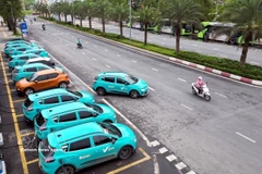 Estaciones de recarga eléctrica instaladas en vías estratégicas para facilitar el acceso de los usuarios a la carga de sus vehículos. (Foto: VNA)