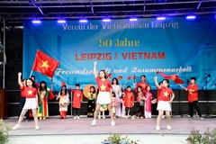 Programa cultural de niños vietnamitas en el Día de Cultura Vietnamita en la ciudad de Leipzig. (Foto: VNA)