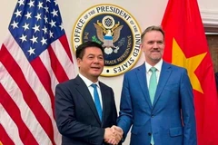 El ministro de Industria y Comercio, Nguyen Hong Dien, y el representante comercial de Estados Unidos, Jamieson Greer. (Foto: VNA)