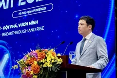 Nguyen Van Khoa, presidente de la Asociación de Software y Servicios de Tecnología de la Información de Vietnam (VINASA) interviene en el evento. (Foto: VNA)