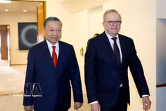 El secretario general del Partido Comunista de Vietnam y presidente de la República, To Lam, y el primer ministro de Australia, Anthony Albanese. (Foto: VNA)