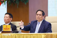 El primer ministro de Vietnam, Pham Minh Chinh, preside la reunión.