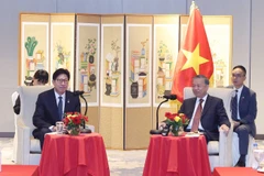 El secretario general del Partido Comunista de Vietnam, To Lam, recibe al alcalde de Busan, Park Heong-joon. Foto: Thong Nhat – VNA