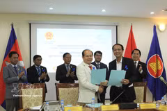 Empresas de Vietnam y Camboya firman un memorando de entendimiento sobre la cooperación en materia de salud. (Foto: VNA)