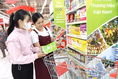 Clientes compran en el supermercado GO!. Foto: VNA