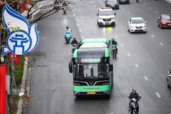 Un autobús eléctrico en Hanoi. (Foto: VNA)