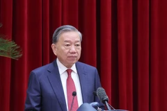 El secretario general To Lam pronuncia un discurso de apertura en el 14 pleno del Comité Central del Partido Comunista de Vietnam del XIII mandato. (Foto: VNA)