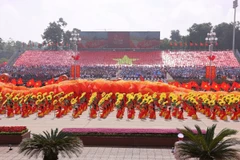 Espectáculo artístico en conmemoración del 80º aniversario de la Revolución de Agosto y del Día Nacional del 2 de septiembre, previo al desfile militar y civil. (Foto: VNA)
