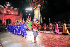 El programa “Campana de Tran Vu” en el templo Quan Thanh. (Foto: hanoimoi.vn)