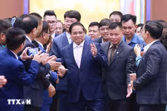 El primer ministro Pham Minh Chinh mantuvo el 31 de mayo un diálogo con empresas para implementar eficazmente la Resolución 68-NQ/TW del Buró Político sobre el desarrollo del sector privado. Foto: VNA