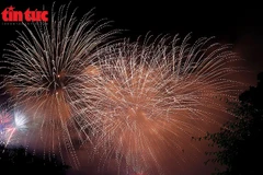 Hanoi dará la bienvenida al Tet 2026 con 34 espectáculos de fuegos artificiales distribuidos por todos los distritos, pueblos y comunas, desde la medianoche hasta las 0:15 de la víspera de Año Nuevo. (Foto: VNA)