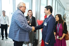 El residente del Parlamento de Nueva Zelanda, Gerry Brownlee, llega a Hanoi para una visita oficial a Vietnam. (Foto: VNA)