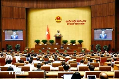El presidente de la Fiscalía Suprema Popular, Nguyen Huy Tien, explica y aclara diversas cuestiones planteadas por los diputados de la Asamblea Nacional. (Foto: VNA)