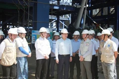 El presidente de Petrovietnam, Le Manh Hung, inspecciona el progreso de la construcción del proyecto de la central térmica Long Phu 1. (Foto: Petrovietnam)