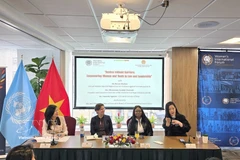 Ponentes participantes en el diálogo. (Foto: VNA)