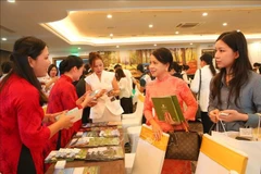 Presentación de los productos y servicios turísticos de las empresas de Ninh Binh a los socios. Foto: VNA