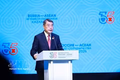 El primer ministro de Vietnam, Le Minh Hung, habla en el Foro ASEAN–Rusia. (Foto: VNA)