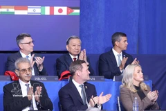 El secretario general To Lam y los delegados asistentes a la sesión inaugural de la Junta de Paz para Gaza. (Foto: VNA)