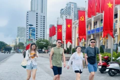 Turistas de Kazajistán en la ciudad de Nha Trang. (FotoÑ baokhanhhoa.vn)