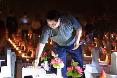 El primer ministro de Vietnam, Pham Minh Chinh, rinde homenaje a los caídos. (Foto: VNA)