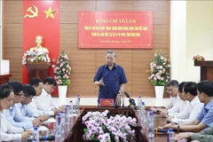 El secretario general del Partido Comunista de Vietnam, To Lam, en la reunión de trabajo con las autoridades de la comuna Si Pa Phin. (Foto: VNA)