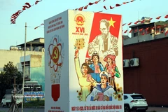 Símbolos electorales instalados en diversas calles del barrio Ha Lam, en la provincia de Quang Ninh, en preparación para las próximas elecciones. (Foto: VNA) 