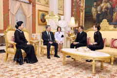El secretario general del Partido Comunista de Vietnam y presidente del Estado, To Lam, junto con su esposa Ngo Phuong Ly, sostiene una audiencia con el Rey Maha Vajiralongkorn y la Reina de Tailandia, Foto: VNA