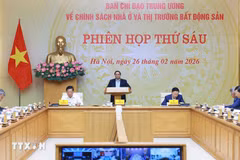 El primer ministro de Vietnam, Pham Minh Chinh, preside la sexta reunión del Comité Directivo Central sobre Políticas de Vivienda y el Mercado Inmobiliario. (Foto: VNA)