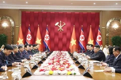 El secretario general del Partido Comunista de Vietnam, To Lam, se reúne con el secretario general del Partido del Trabajo de Corea y presidente de la Comisión de Asuntos Estatales del país, Kim Jong Un. (Foto: VNA)