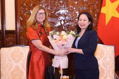 La vicepresidenta de Vietnam, Vo Thi Anh Xuan, recibe a Silvia Danailov, representante del Fondo de las Naciones Unidas para la Infancia (UNICEF) en el país indochino. (Foto: VNA)