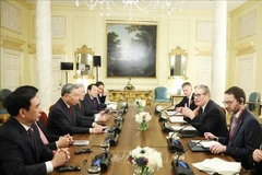 Durante las conversaciones oficiales entre el secretario general del Partido Comunista de Vietnam, To Lam, y el primer ministro británico, Keir Starmer. (Foto: VNA)