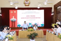 El presidente de la Asamblea Nacional de Vietnam, Tran Thanh Man, habla en la reunión. (Foto: VNA)