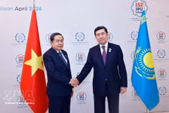 El presidente de la Asamblea Nacional de Vietnam, Tran Thanh Man, mantiene una reunión con Yerlan Koshanov, presidente del Mazhilis. Foto: VNA