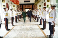 El general Phan Van Giang, ministro de Defensa vietnamita, (izquierda) y su homólogo indonesio, Sjafrie Sjamsoeddin. (Foto: qdnd.vn)