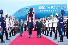 El secretario general To Lam llega a Pyongyang para iniciar su visita de Estado a Corea del Norte y asistir a la ceremonia conmemorativa del 80.º aniversario de la fundación del Partido del Trabajo de Corea. (Foto: VNA)